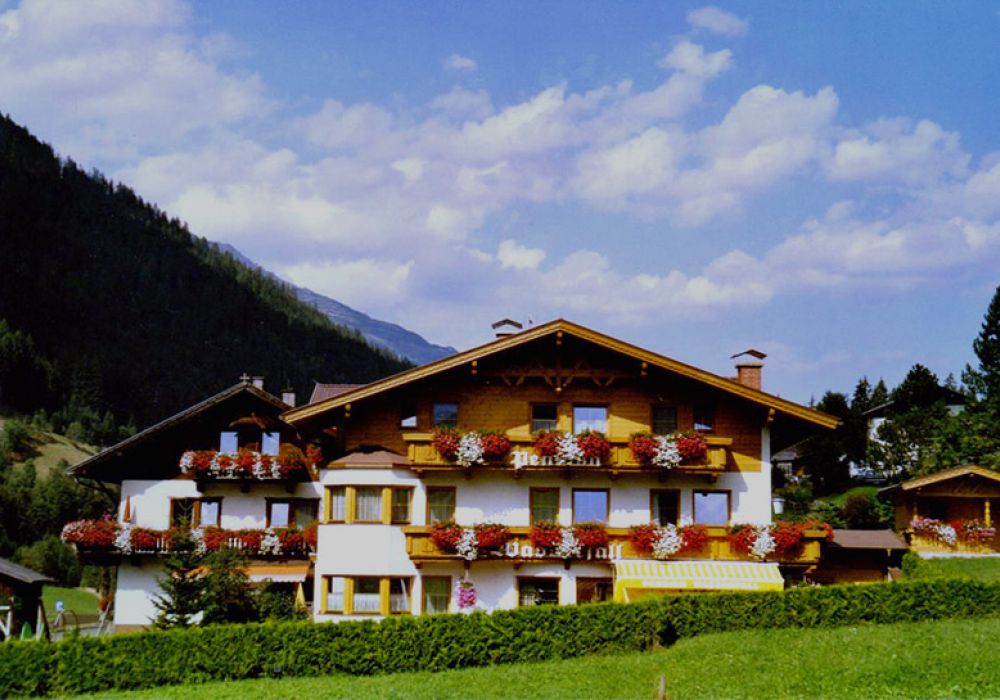 11_apart_pension_wasserfall.jpg